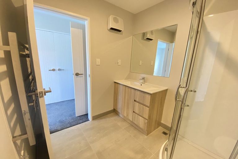 Photo of property in 39 Kaimai Avenue, Massey, Auckland, 0614