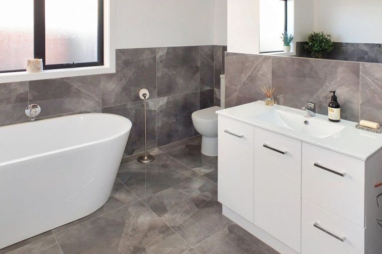 Photo of property in 17 Oxnam Place, Foxton Beach, Foxton, 4815