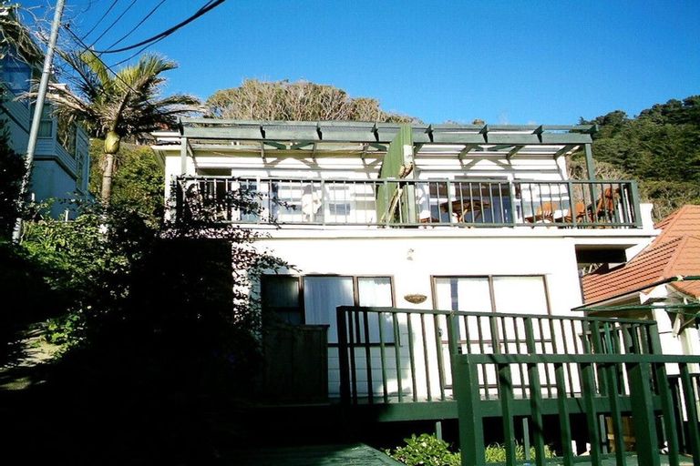 Photo of property in 216 Oriental Parade, Oriental Bay, Wellington, 6011