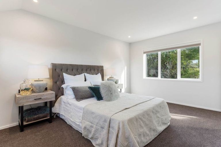 Photo of property in 32a Sandown Road, Rothesay Bay, Auckland, 0630