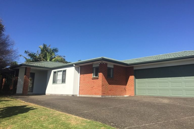 Photo of property in 11 Hercules Drive, Henderson, Auckland, 0612