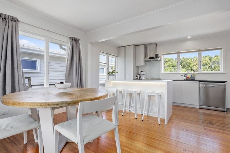 Photo of property in 3 Adriatic Avenue, Henderson, Auckland, 0612