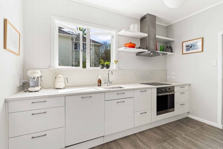 Photo of property in 21 Fraser Road, Narrow Neck, Auckland, 0624