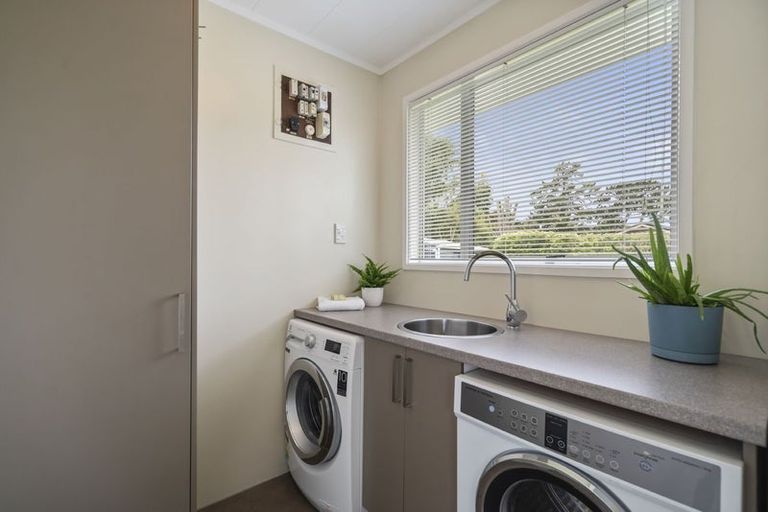 Photo of property in 44 Gladys Avenue, Glenfield, Auckland, 0629