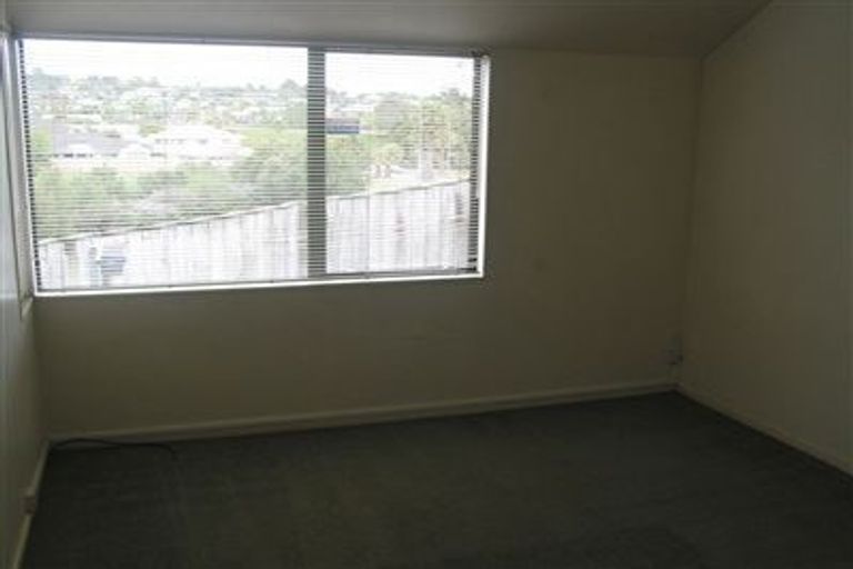 Photo of property in 48 Caribbean Drive, Unsworth Heights, Auckland, 0632