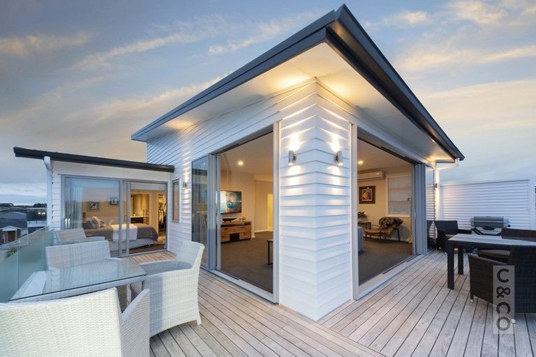 Photo of property in 4 Tauwaka Crescent, Riverhead, 0820