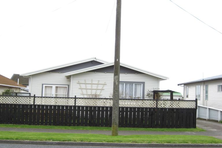 Photo of property in 83 Clemow Road, Fitzroy, New Plymouth, 4312