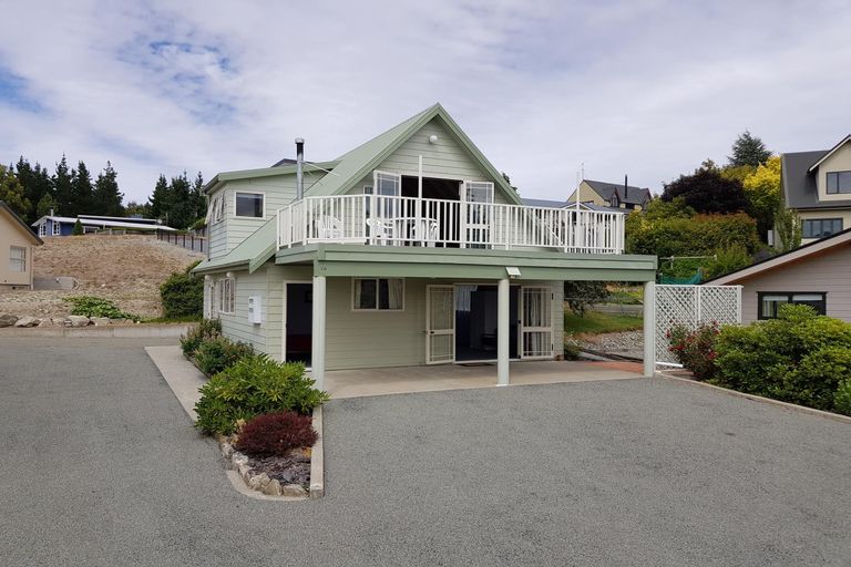 Photo of property in 16 O'neill Place, Lake Tekapo, 7999