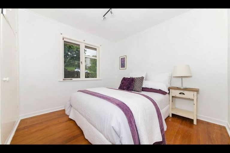 Photo of property in 12 Rossmore Terrace, Murrays Bay, Auckland, 0630