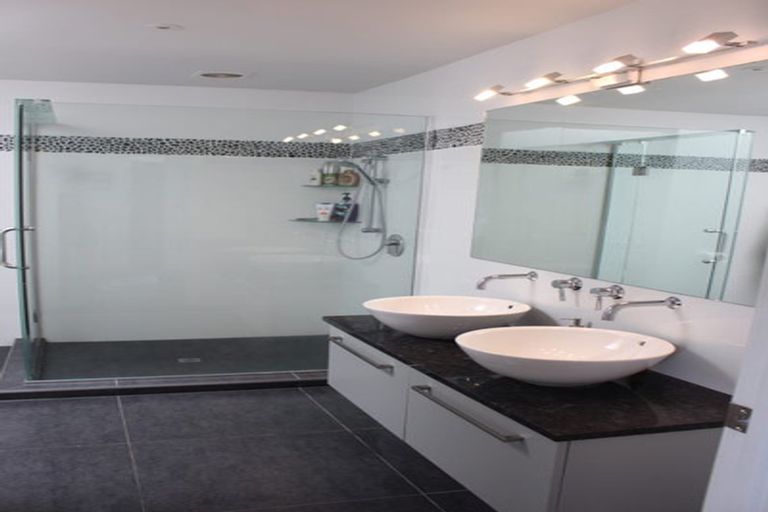 Photo of property in 2/12 Belle Vue Avenue, Northcote Point, Auckland, 0627