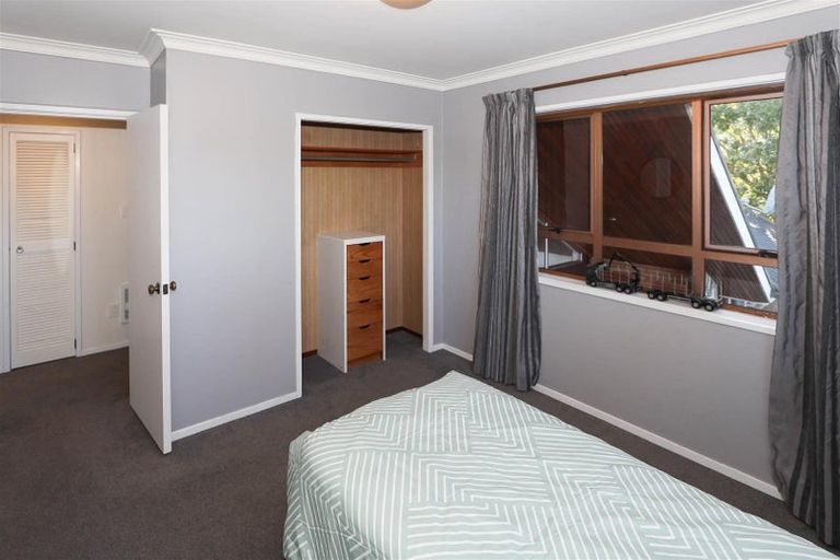 Photo of property in 2 Vista Place, Kawaha Point, Rotorua, 3010