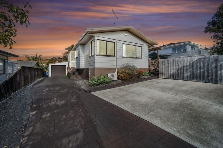 Photo of property in 7 Alidade Place, Massey, Auckland, 0614