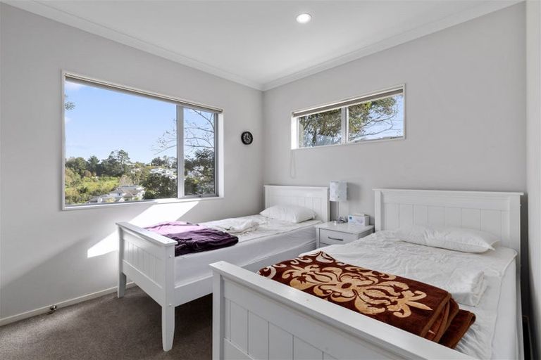 Photo of property in 44 Namsan Close, Fairview Heights, Auckland, 0632