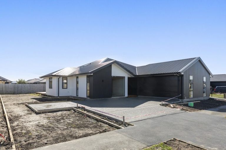 Photo of property in 19 Timara Crescent, Marshland, Christchurch, 8083