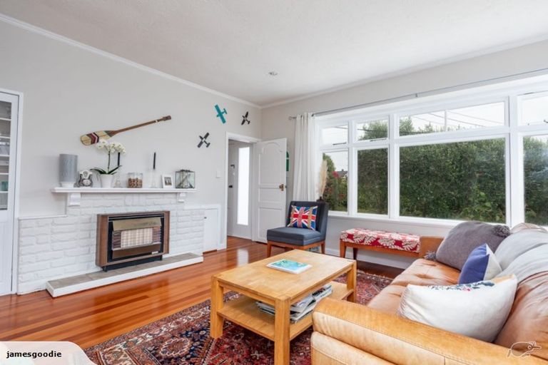 Photo of property in 213 Te Moana Road, Waikanae, 5036