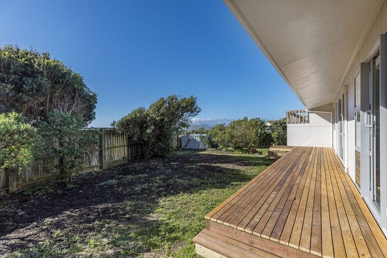 Photo of property in 128 Pikarere Street, Titahi Bay, Porirua, 5022
