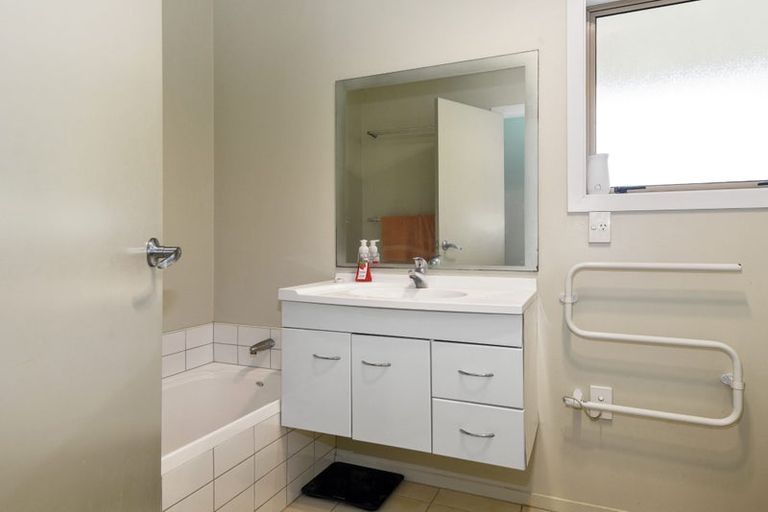 Photo of property in 41/64 Kawaha Point Road, Kawaha Point, Rotorua, 3010