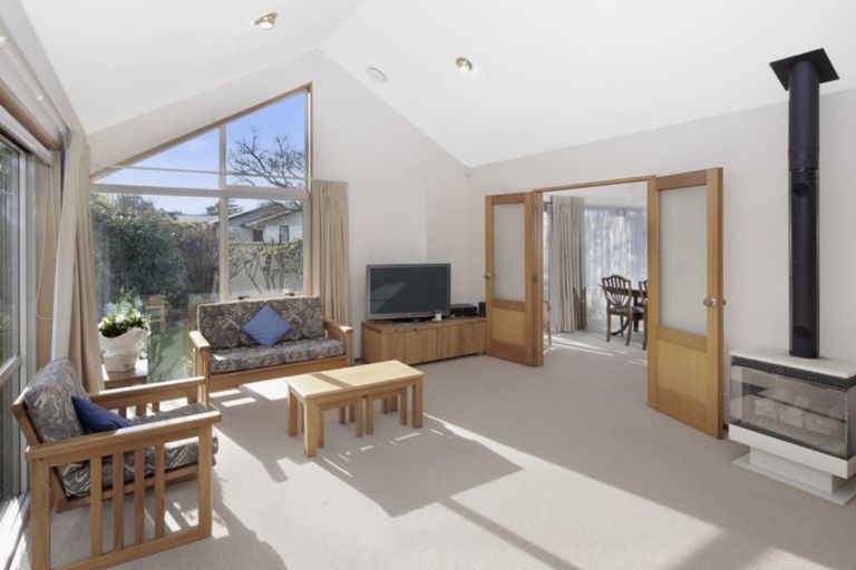 Photo of property in 27 Regency Crescent, Redwood, Christchurch, 8051