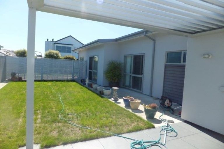 Photo of property in 12 O'dea Place, Burnside, Christchurch, 8053