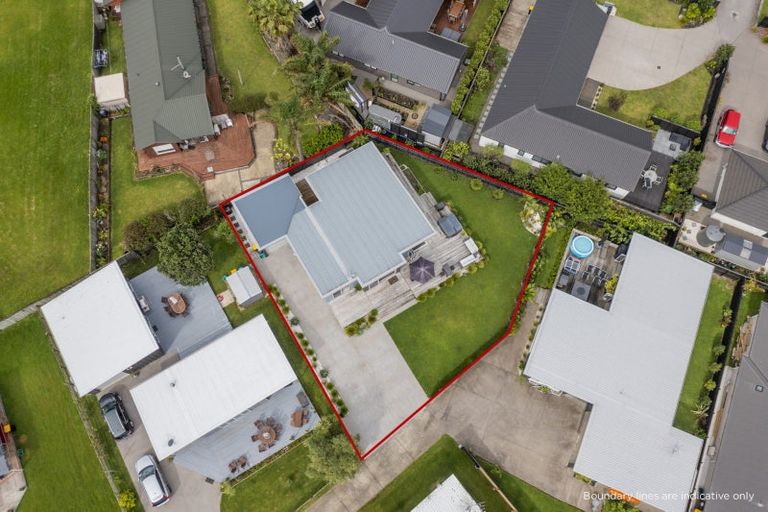 Photo of property in 10 Rena Place, Whitianga, 3510