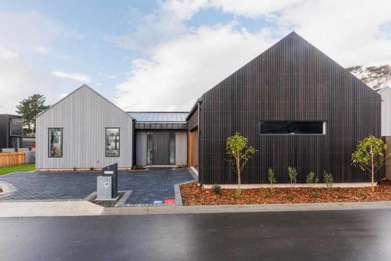 Photo of property in 1 Te Ara Lane, Hokowhitu, Palmerston North, 4410