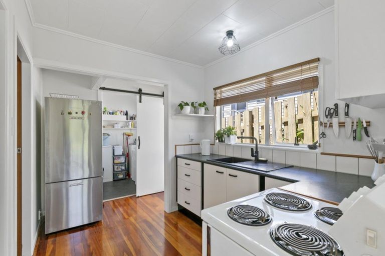 Photo of property in 17 Padnell Crescent, Paparangi, Wellington, 6037