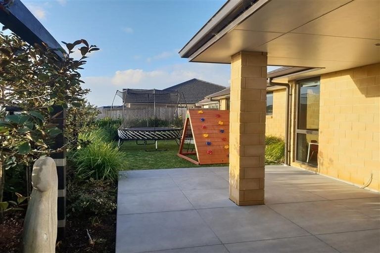 Photo of property in 2 Te Kio Crescent, Papamoa Beach, Papamoa, 3118