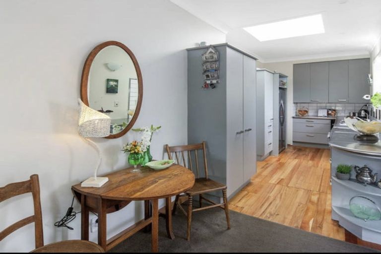 Photo of property in 5 Kinghorne Street, Strathmore Park, Wellington, 6022