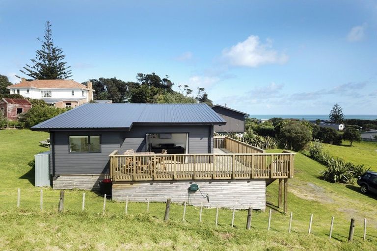 Photo of property in 4 Gillespie Drive, Baylys Beach, Dargaville, 0377