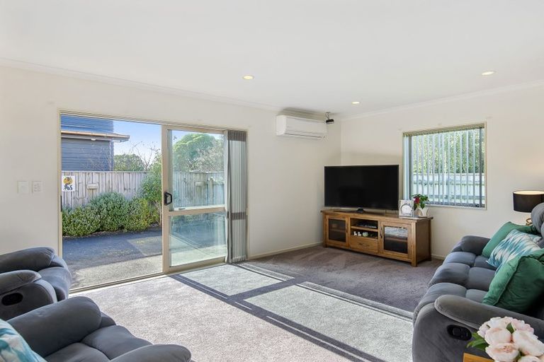Photo of property in 21 Matuku Place, Paraparaumu Beach, Paraparaumu, 5032