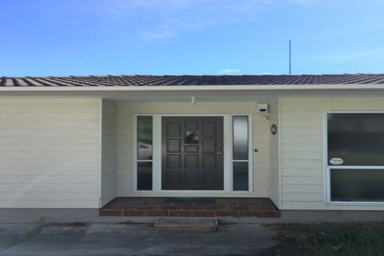 Photo of property in 303 Glenfield Road, Glenfield, Auckland, 0629