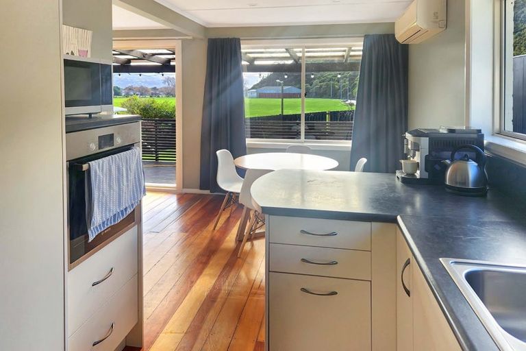 Photo of property in 184 Whites Line East, Waiwhetu, Lower Hutt, 5010