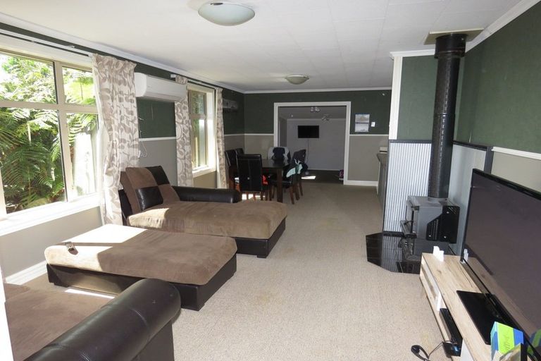 Photo of property in 32 Brougham Street, Westport, 7825