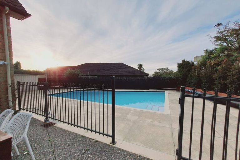 Photo of property in 5b Estuary Views, Shelly Park, Auckland, 2014