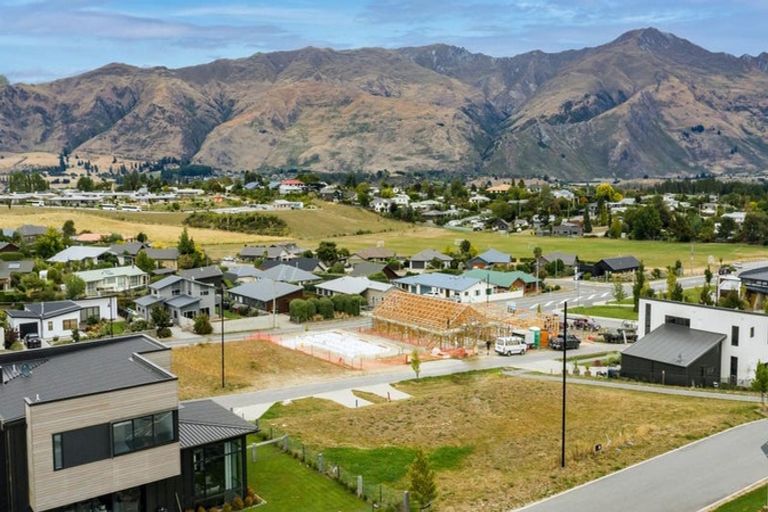 Photo of property in 10 Tuke Lane, Wanaka, 9305