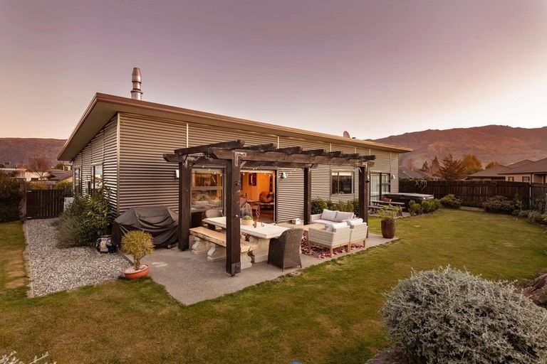 Photo of property in 122 Rob Roy Lane, Wanaka, 9305