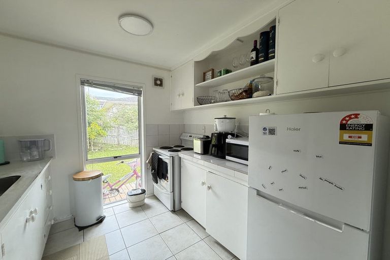Photo of property in 2/11 Simon Ellice Drive, Bayview, Auckland, 0629