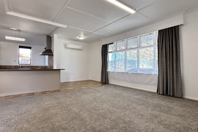Photo of property in 17 Cambridge Terrace, Papatoetoe, Auckland, 2025