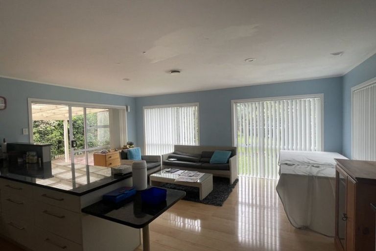 Photo of property in 88 Target Road, Totara Vale, Auckland, 0629