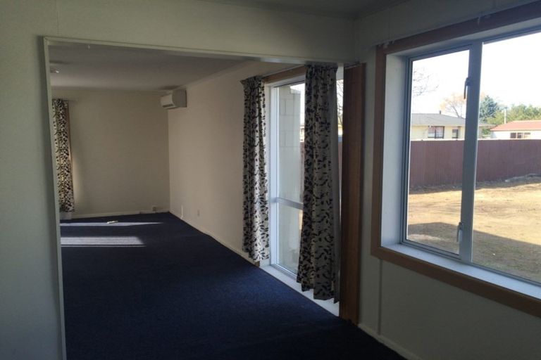 Photo of property in 3 Twynham Place, Aranui, Christchurch, 8061