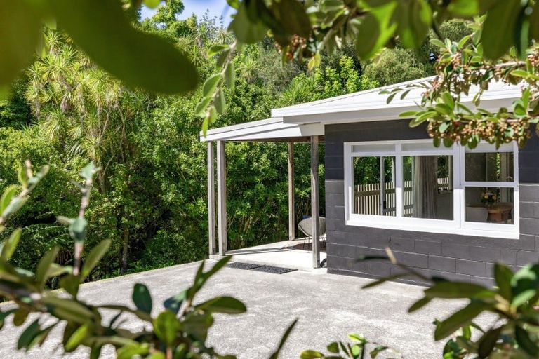Photo of property in 15 Buckleton Road, Tawharanui Peninsula, Matakana, 0986