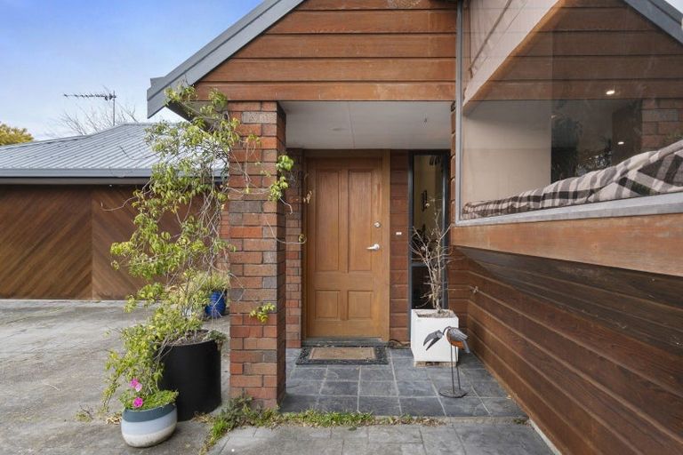 Photo of property in 35 Springdale Grove, Fitzherbert, Palmerston North, 4410