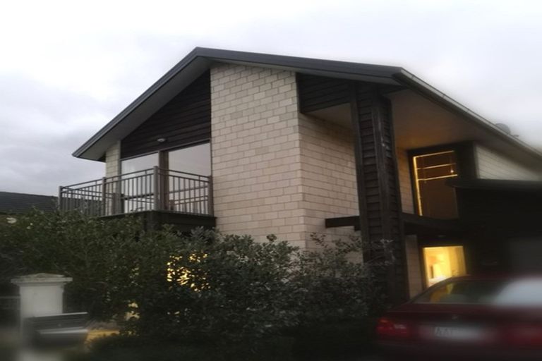 Photo of property in 19 Bluewater Place, Paraparaumu, 5032