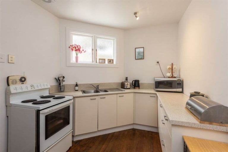 Photo of property in 10 Dyers Pass Road, Cashmere, Christchurch, 8022