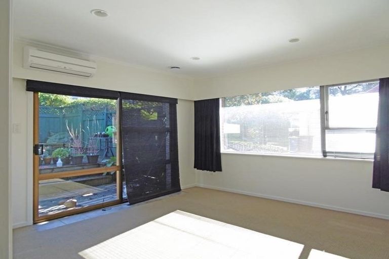 Photo of property in 2/6 Keldale Place, Forrest Hill, Auckland, 0620