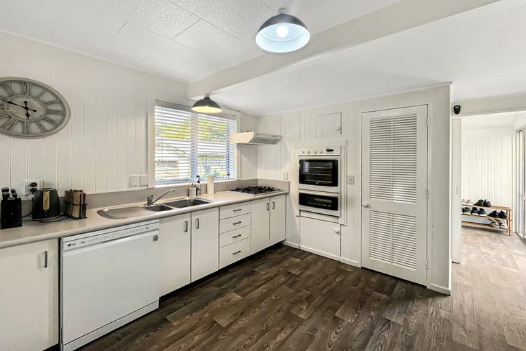 Photo of property in 8 Norwich Place, Awapuni, Palmerston North, 4412