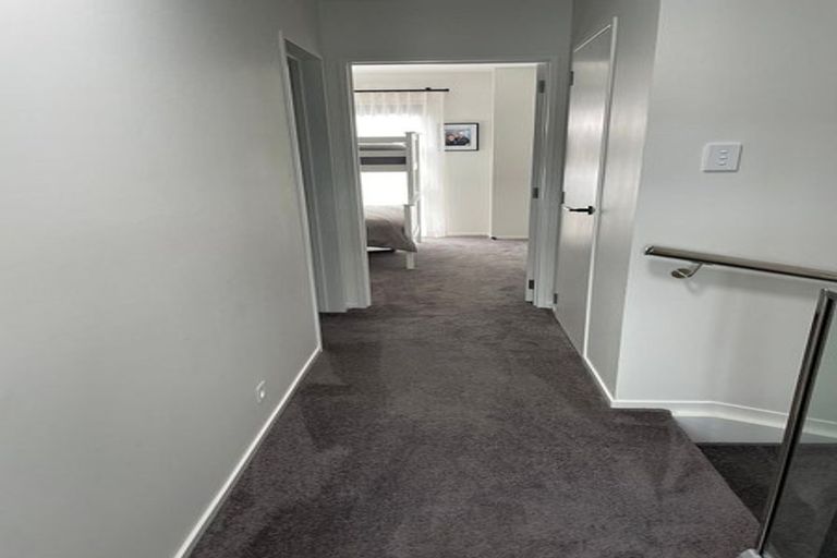 Photo of property in 4/89 Beach Road, Te Atatu Peninsula, 0610