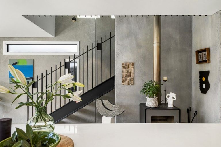 Photo of property in 81 Queen Street, Northcote Point, Auckland, 0627