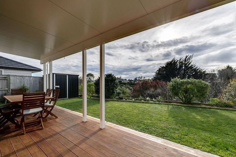 Photo of property in 6 Silkwood Place, Fitzherbert, Palmerston North, 4410