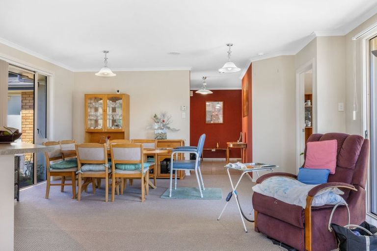 Photo of property in 9 Magnolia Rise, Waipahihi, Taupo, 3330